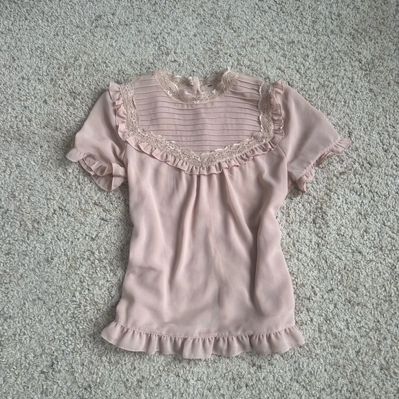 Vintage pink lacy top with buttons down the back - Picture 2 of 4